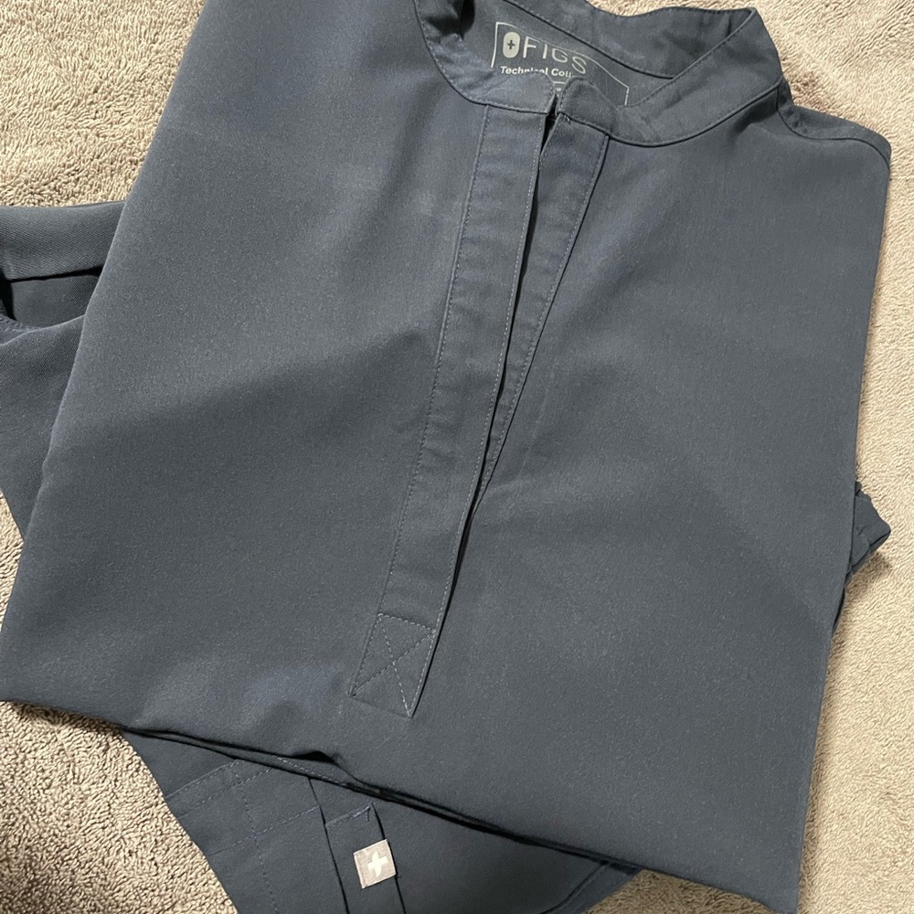 FIGS SCRUBS❗️❗️❗️
XL RAFAELA OVERSIZED SCRUB TOP🌟❗️ 
XL PETITE SCRUBS PANTS🌟❗️